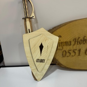 Dekoratif Ahşap Kılıç Kalkan Seti – Çocuk Oyun & Kostüm Aksesuarı