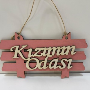 Kızımın Odası Ahşap Kapı Süsü – Pembe Dekoratif Tasarım