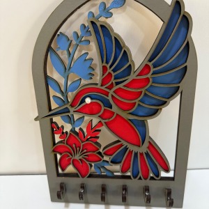 Renkli Ahşap Kuş Figürlü Anahtarlık Askısı – Dekoratif Duvar Süsü